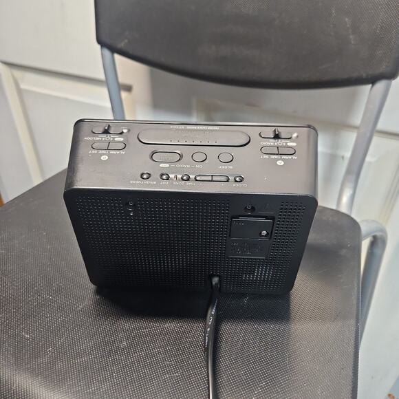 Sony Dream Machine ICF-C414 AM/FM Clock Radio – Large Green LED Display, Dual Al - Picture 4 of 5